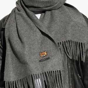 Moschino
teddy-embroidered fringed scarf